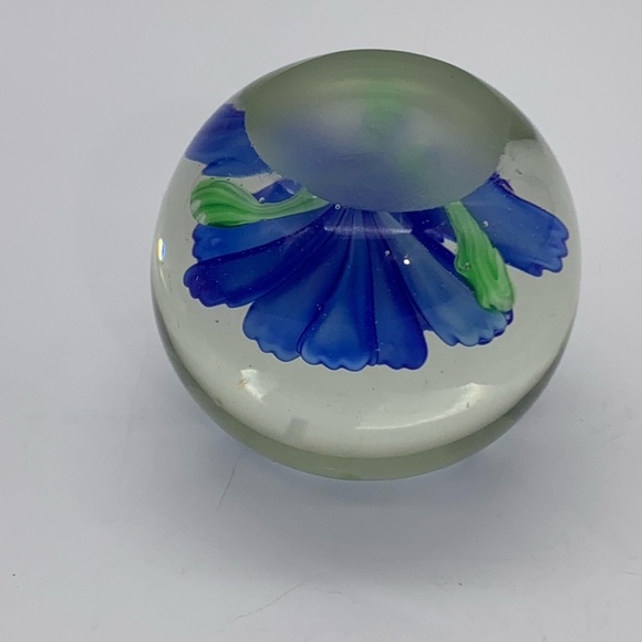 Beautiful Cobalt Blue & White Peony Handblown Art Glass Vintage Paperweight - Picture 8 of 9